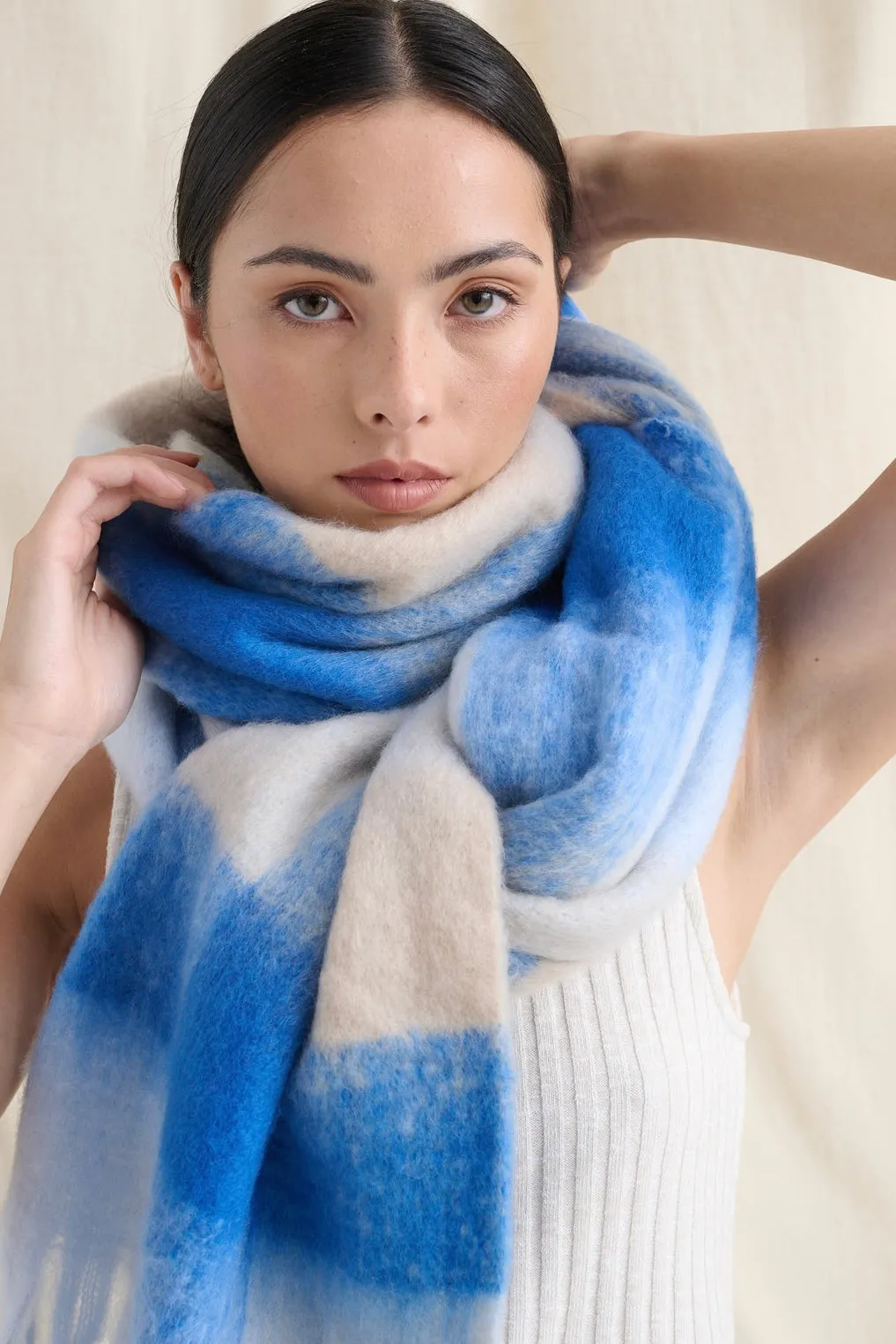 BLUE   WHITE CHECK FLUFFY SCARF