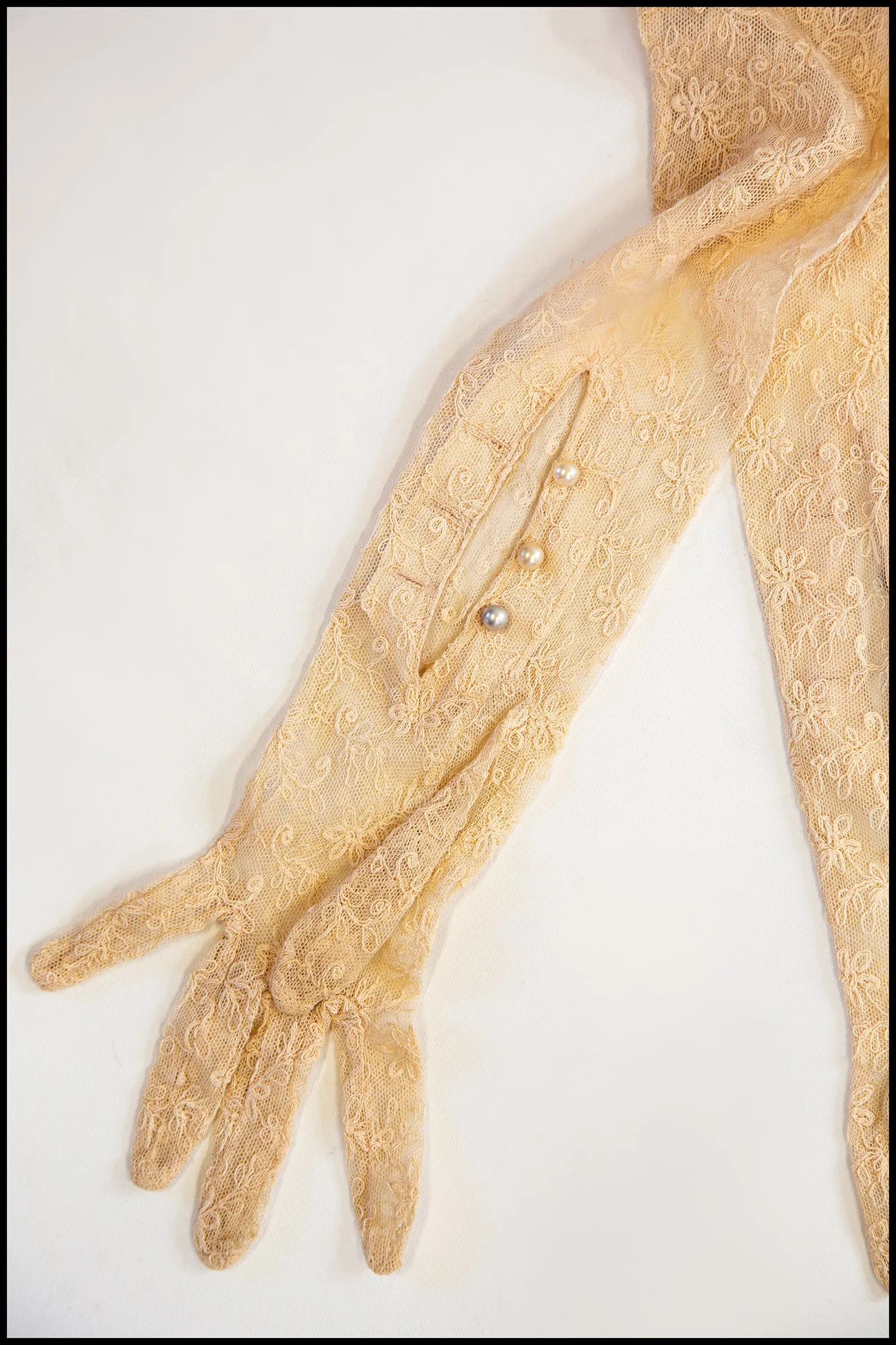 Vintage 1930s Long Lace Gloves